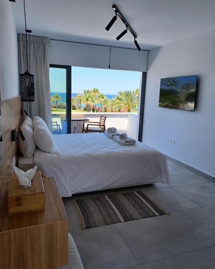 Terrazza Suites Paphos Eksteriør billede