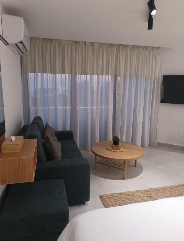 Terrazza Suites Paphos Eksteriør billede