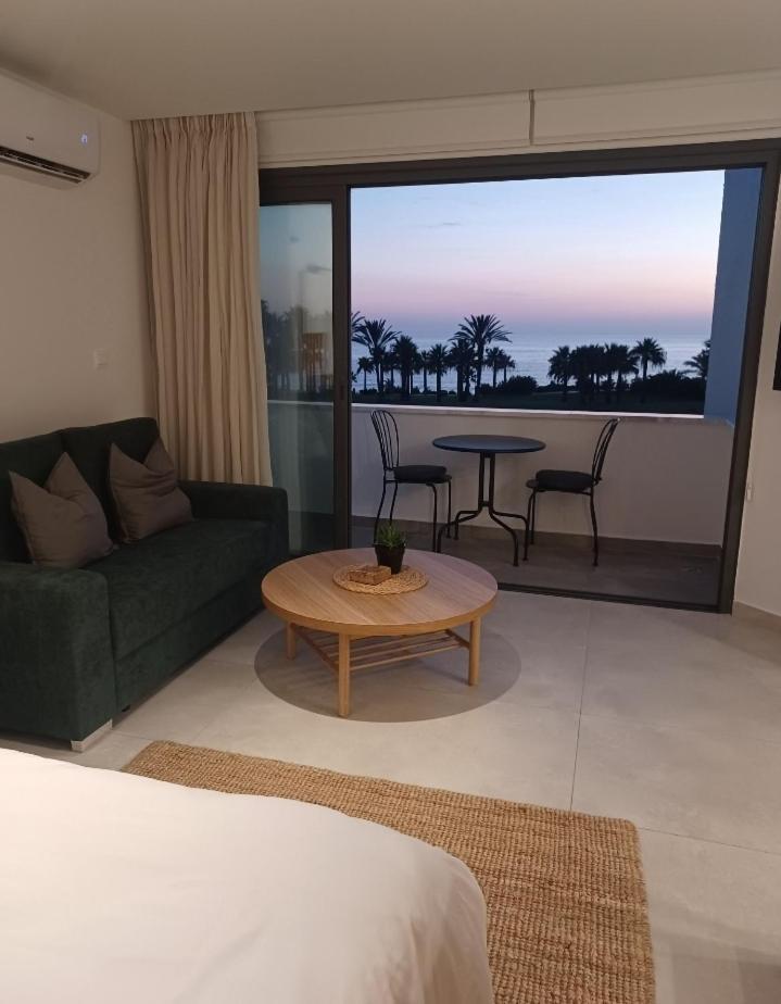 Terrazza Suites Paphos Eksteriør billede